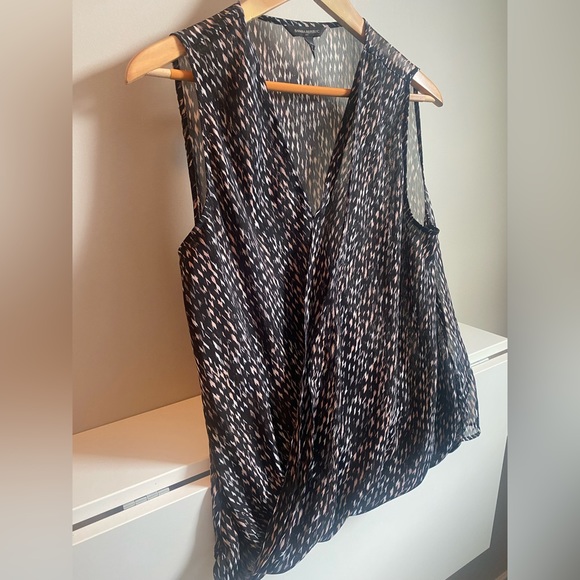 Banana Republic Factory sleeveless sheer top. - Picture 3 of 4